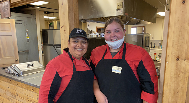 Picture of kitchen staff (links to the dietary form)